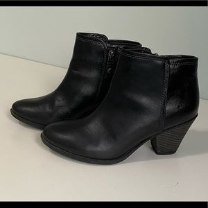 Dr Scholl’s stacked heel booties sz.6.5